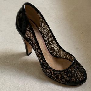 Marc Jacobs lacy patent leather heel